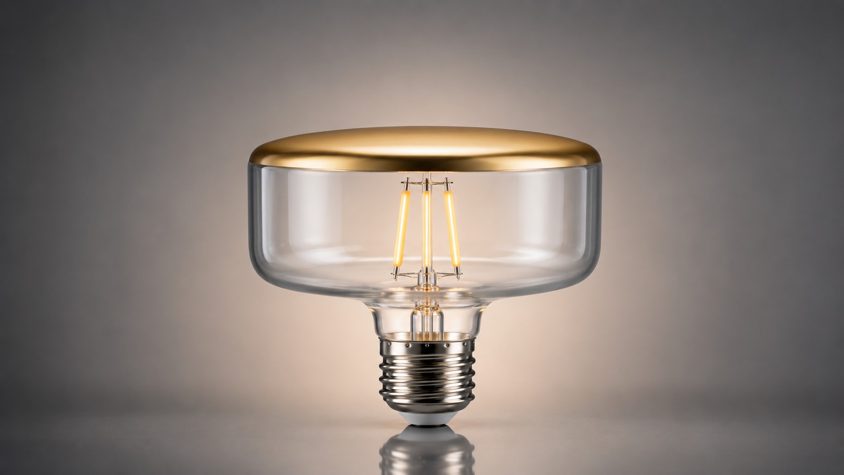 Putora Bulb clear glass close-up